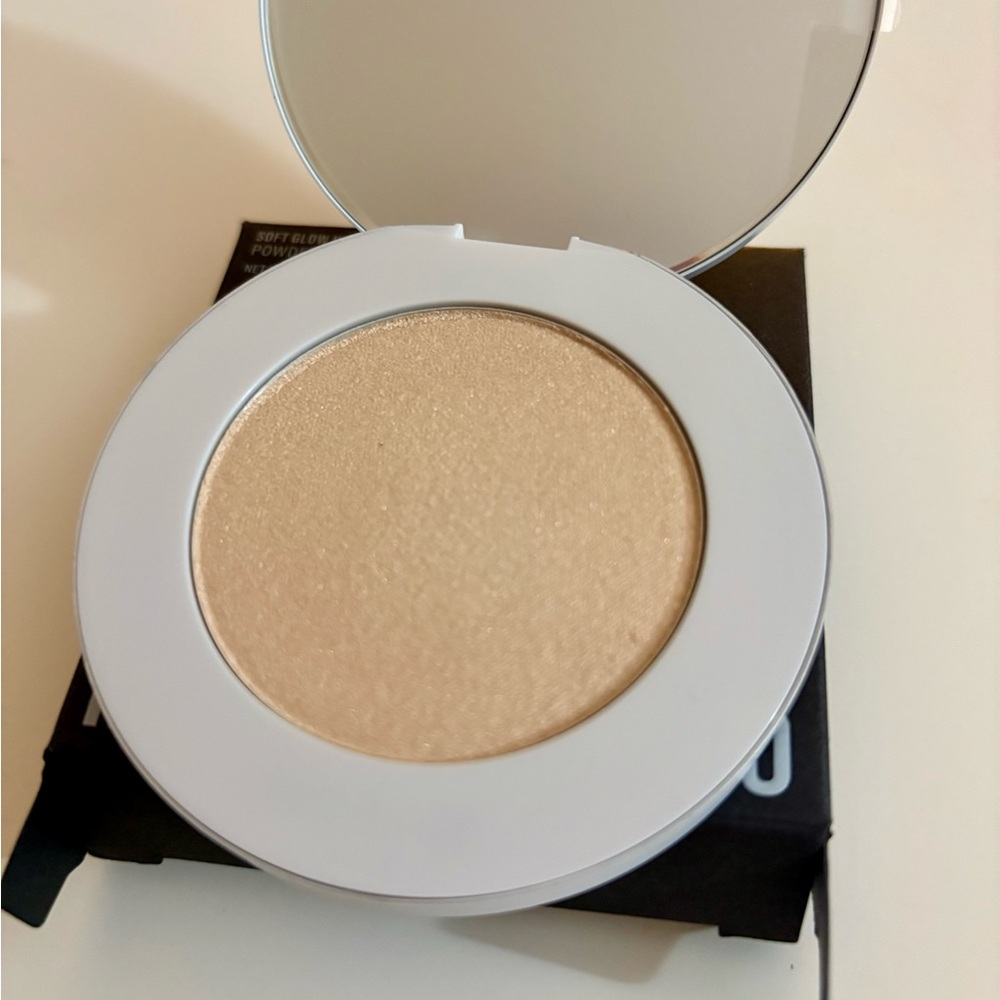 Makeup By Mario Soft Glow Highlighter - Luminous Pearl